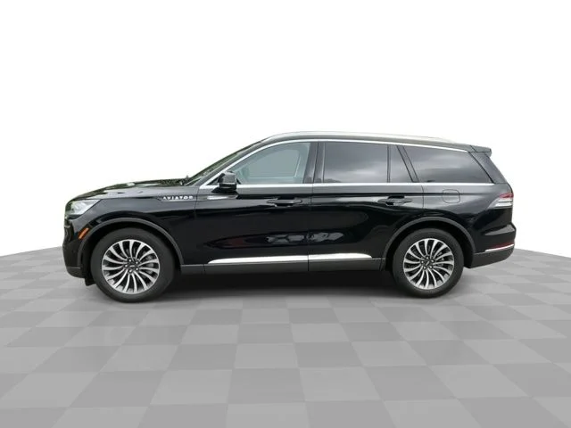 Used 2023 Black Lincoln Reserve image 6