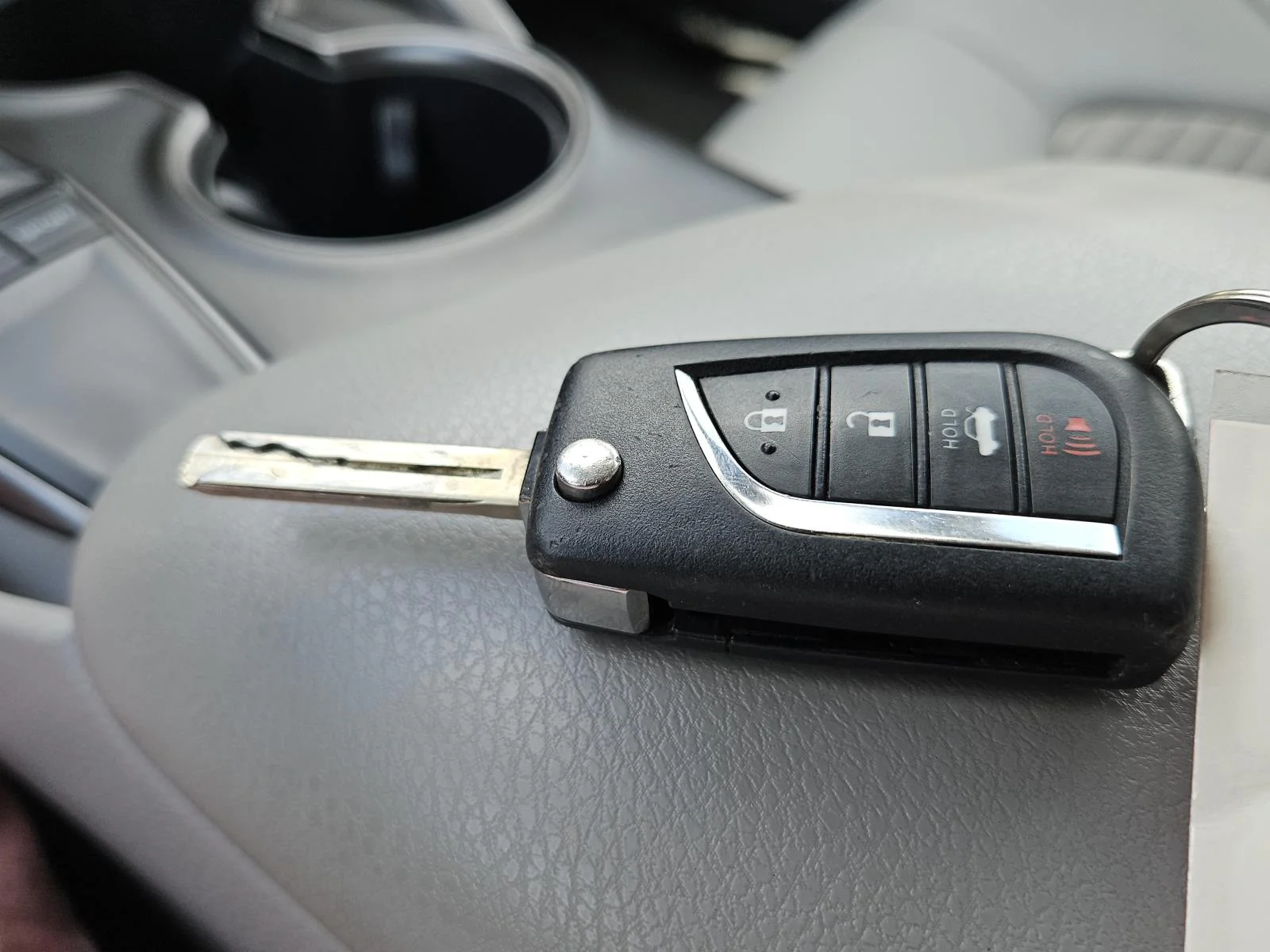Used 2023 White Toyota SE Auto (Natl) image 30