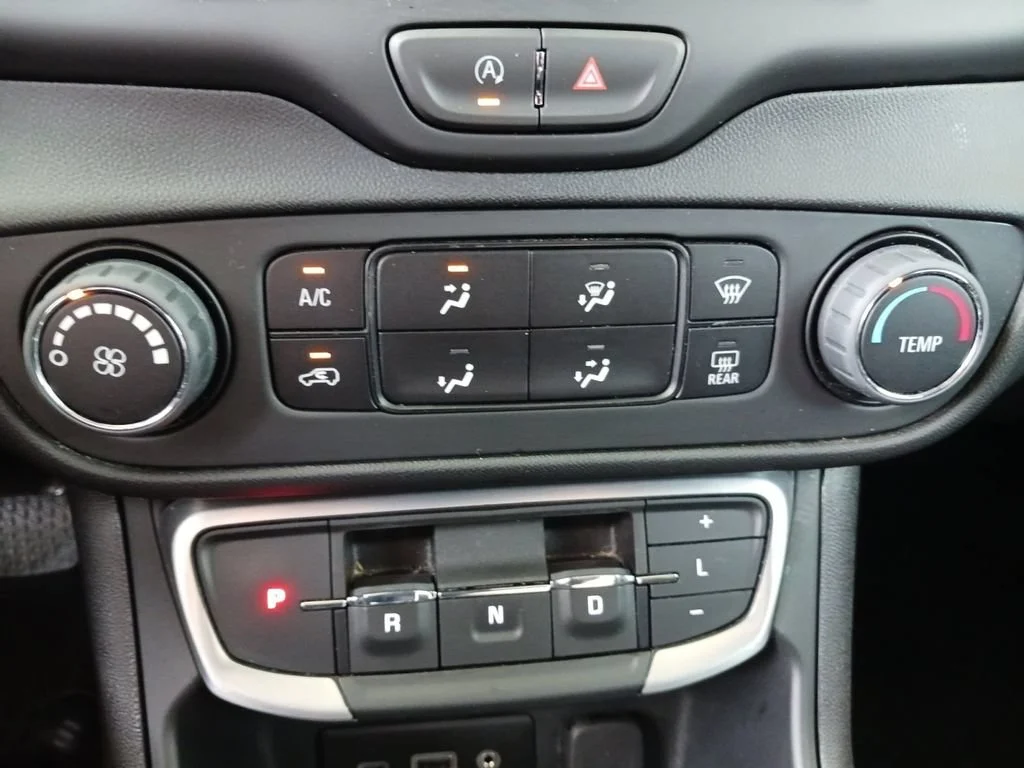 Used 2024 Sterling Metallic GMC SLE image 23