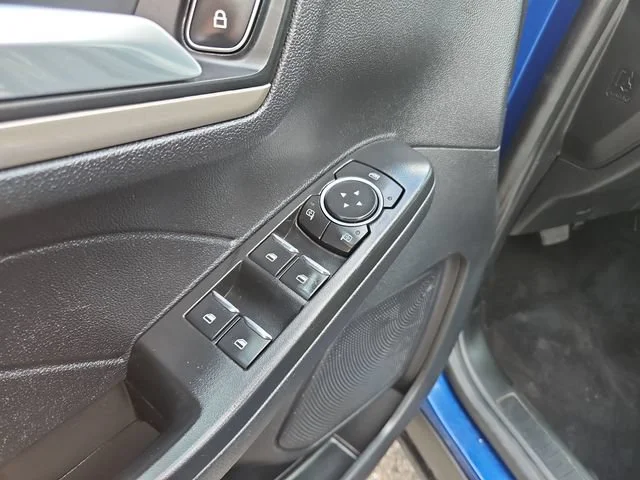 Used 2022  Ford SEL image 12