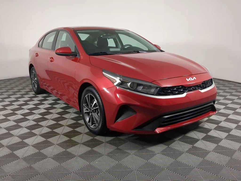 Used 2024 Kia Forte LXS with VIN 3KPF24AD6RE718623 for sale in Savoy, IL