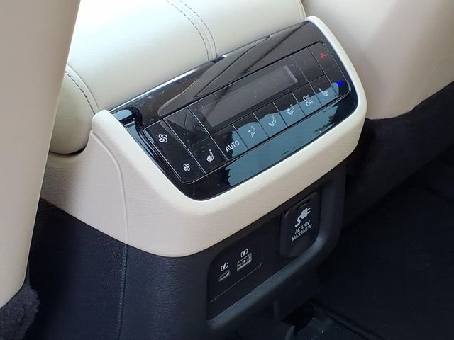Used 2025 White INFINITI Sensory image 25