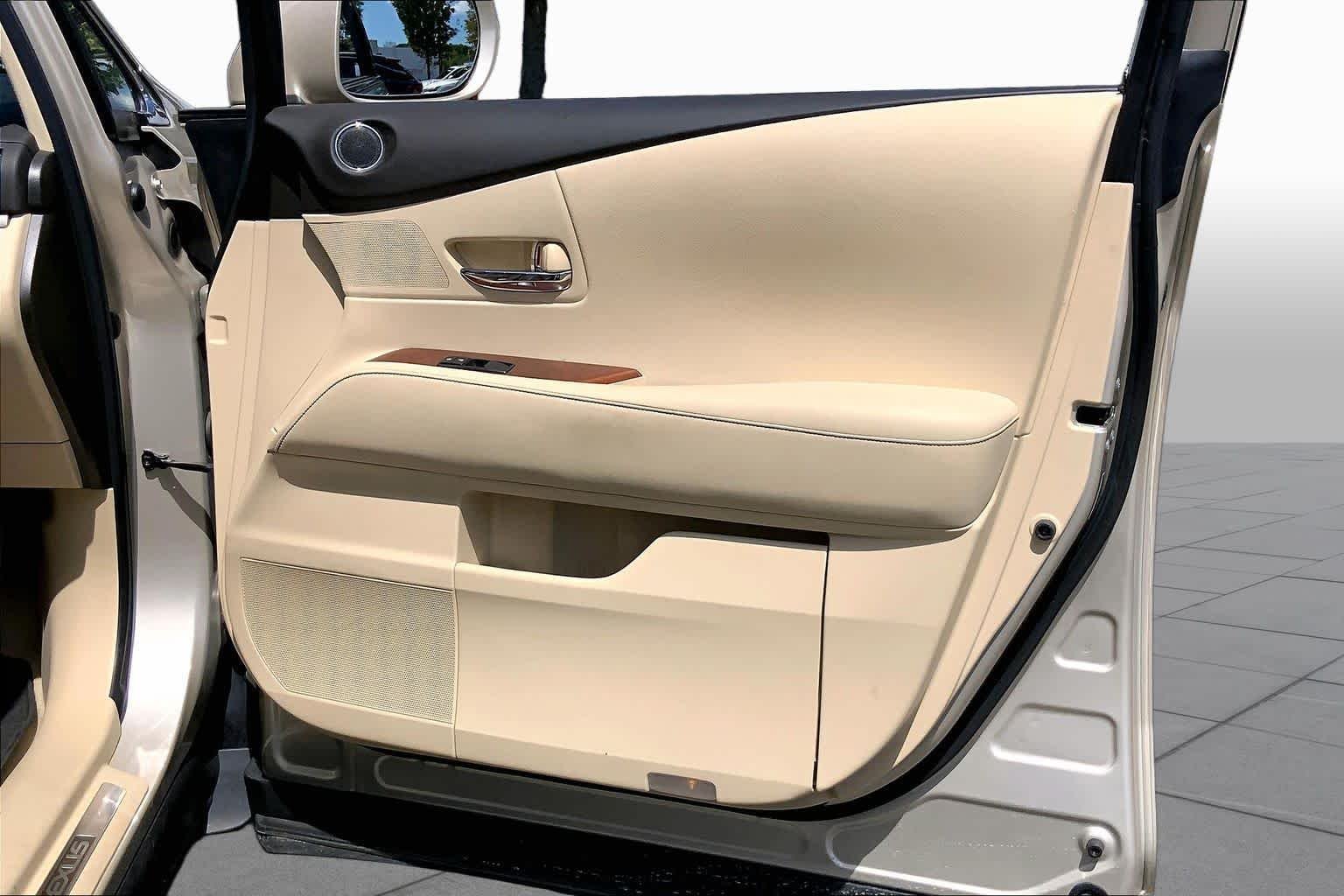 Used 2015 Satin Cashmere Metallic Lexus  image 23