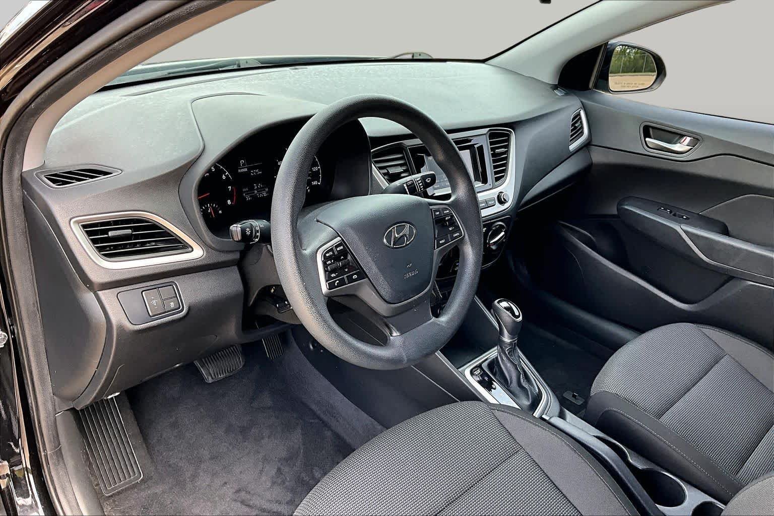 Used 2021 Absolute Black Hyundai SE image 18