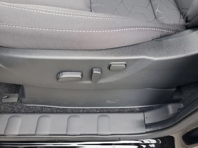 2026 Nissan Frontier SV - Photo 9