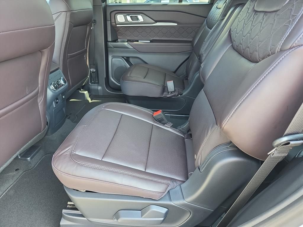 New 2027 Avalanche Gray Ford Platinum™ image 12