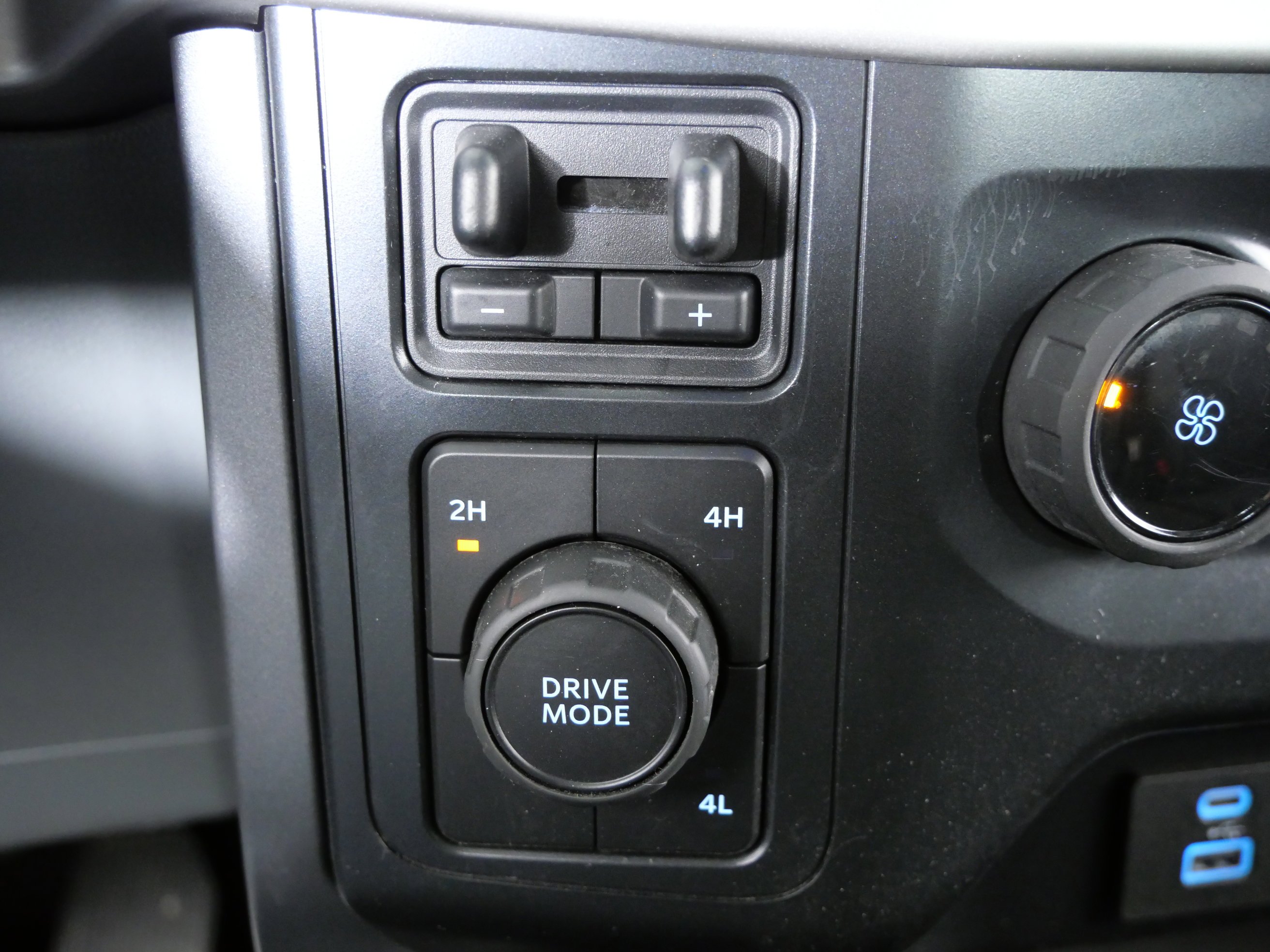 Used 2022 Oxford White Ford XLT image 28