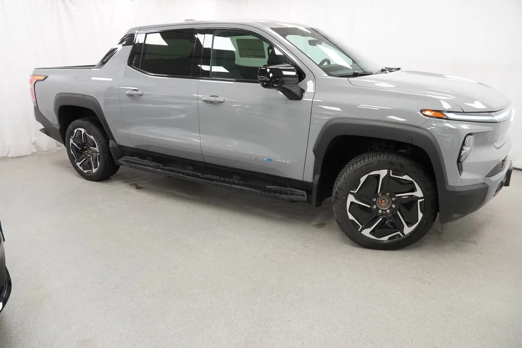 New 2026 Slate Gray Metallic Chevrolet LT - Max Range image 33