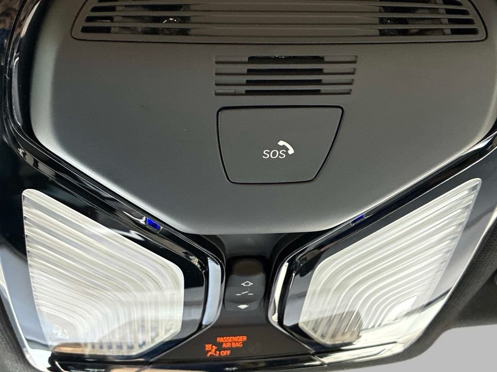Used 2021 White BMW xDrive40i image 46