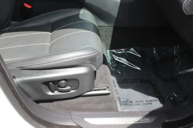 Used 2022 White Land Rover S image 30