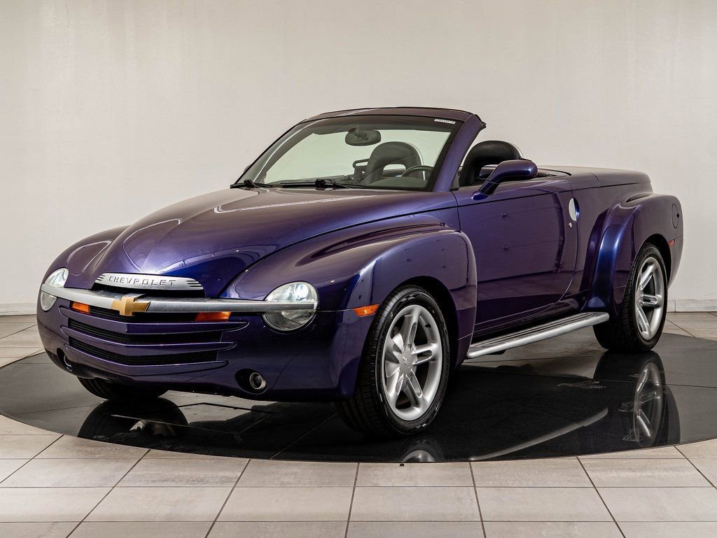 Used 2004 Ultra Violet Metallic Chevrolet  image 2
