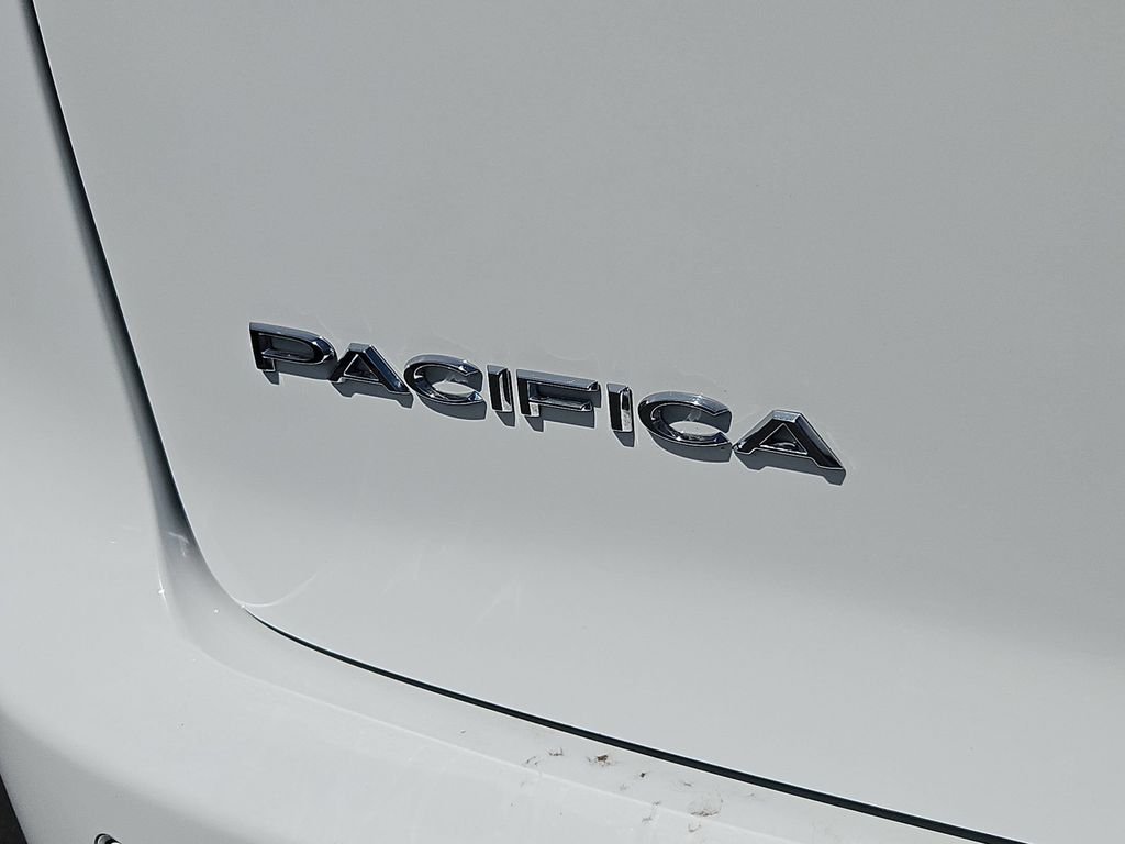 Used 2023 Bright White Clearcoat Chrysler Touring L image 26