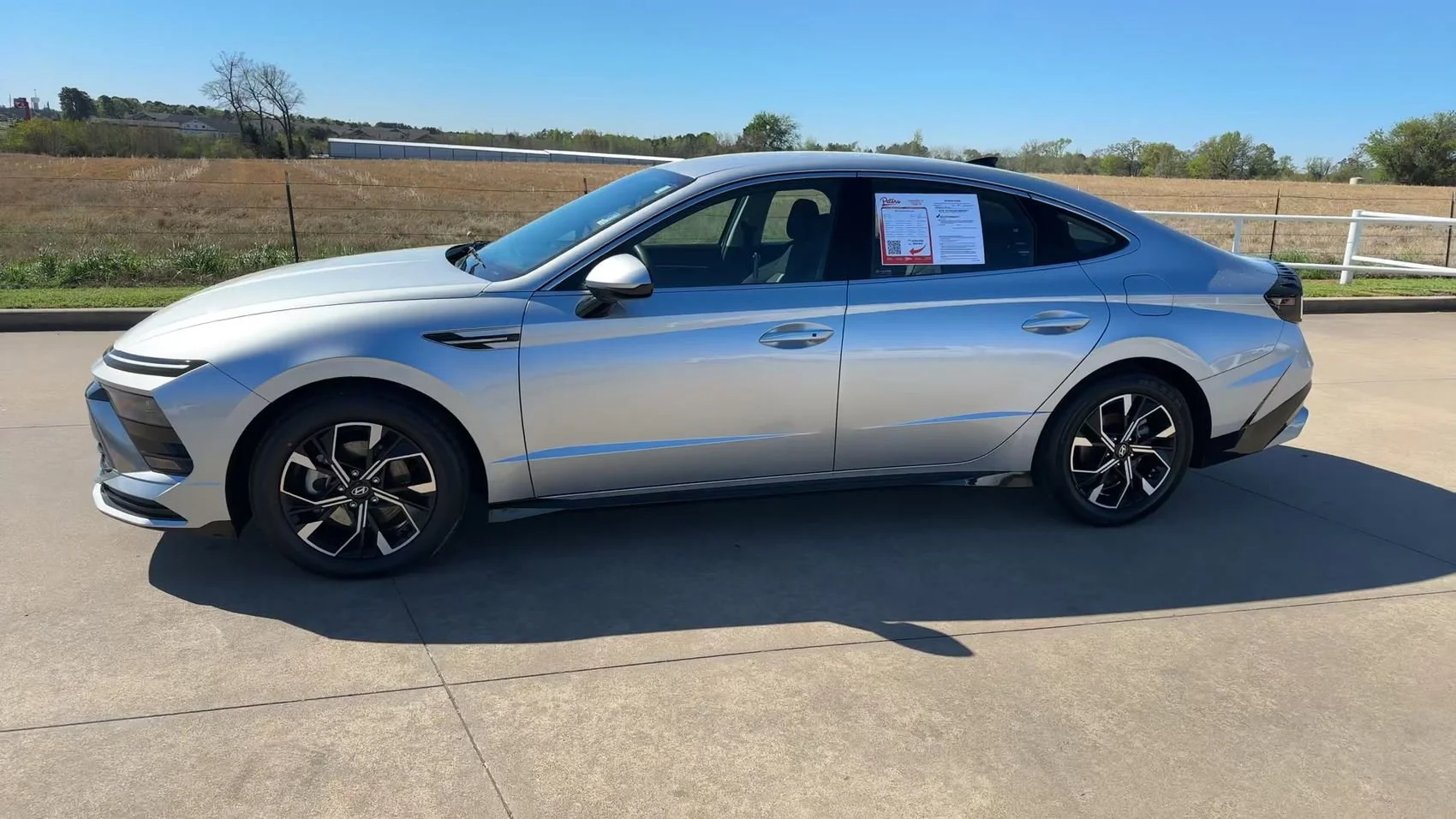 Used 2025 Aero Silver Hyundai SEL image 6
