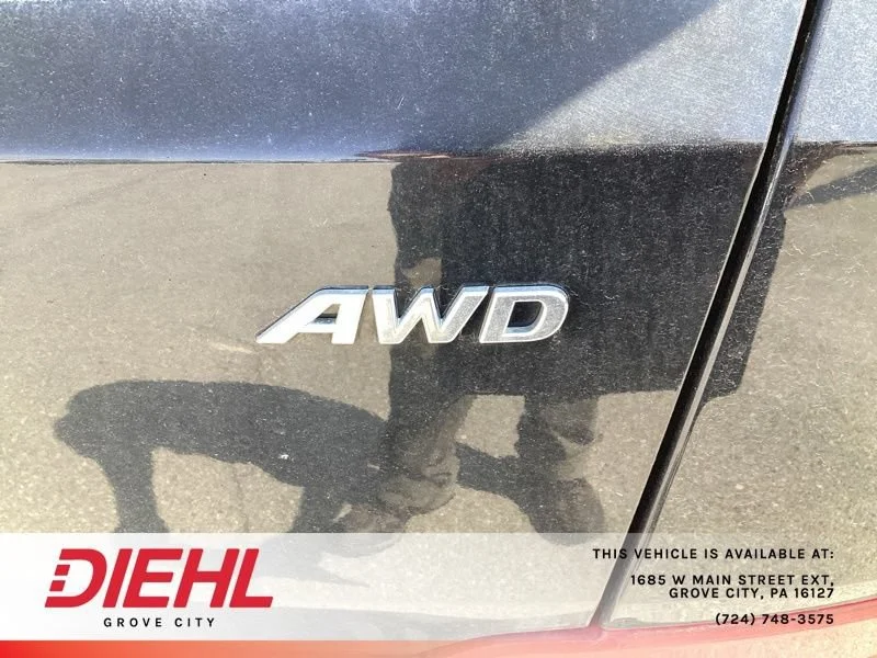 Used 2018 Black Hyundai SE image 10