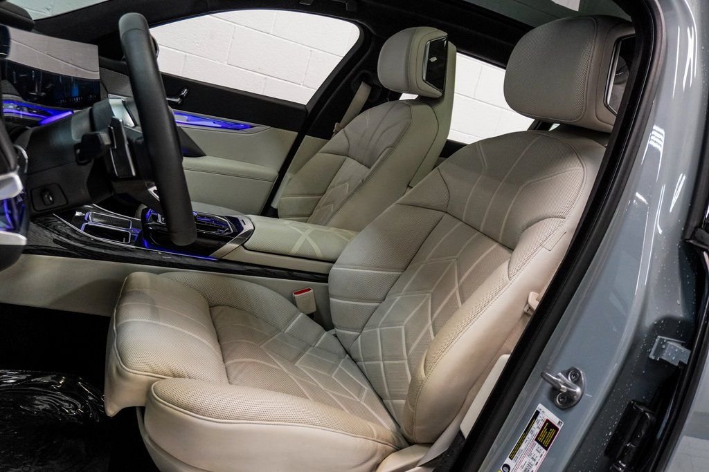 Used 2023 Gray BMW 760i xDrive image 6