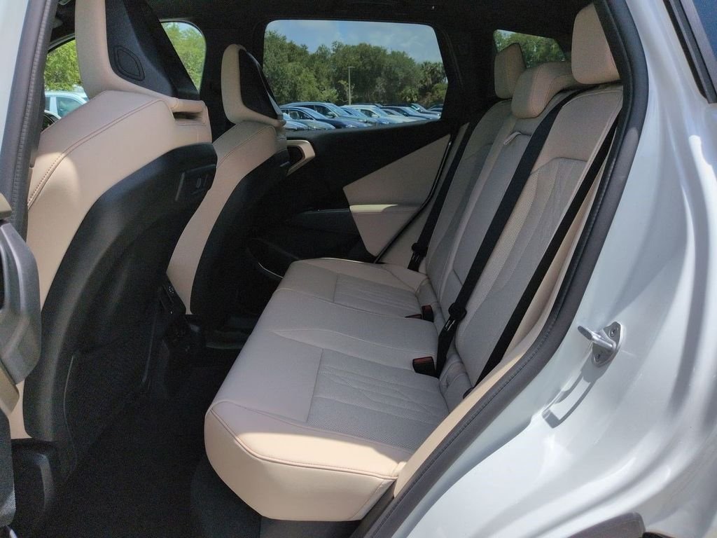 New 2025 Alpine White BMW 30 xDrive image 14