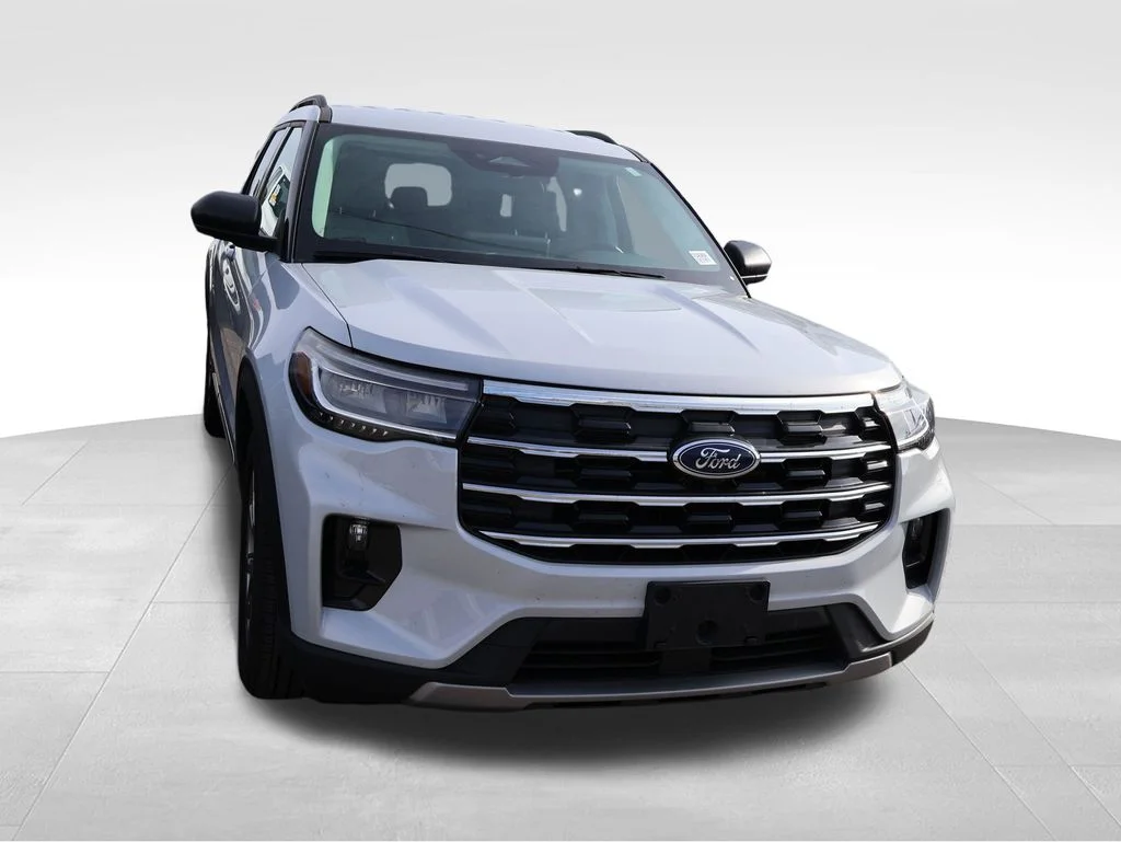Used 2025 White Metallic Ford Active image 10