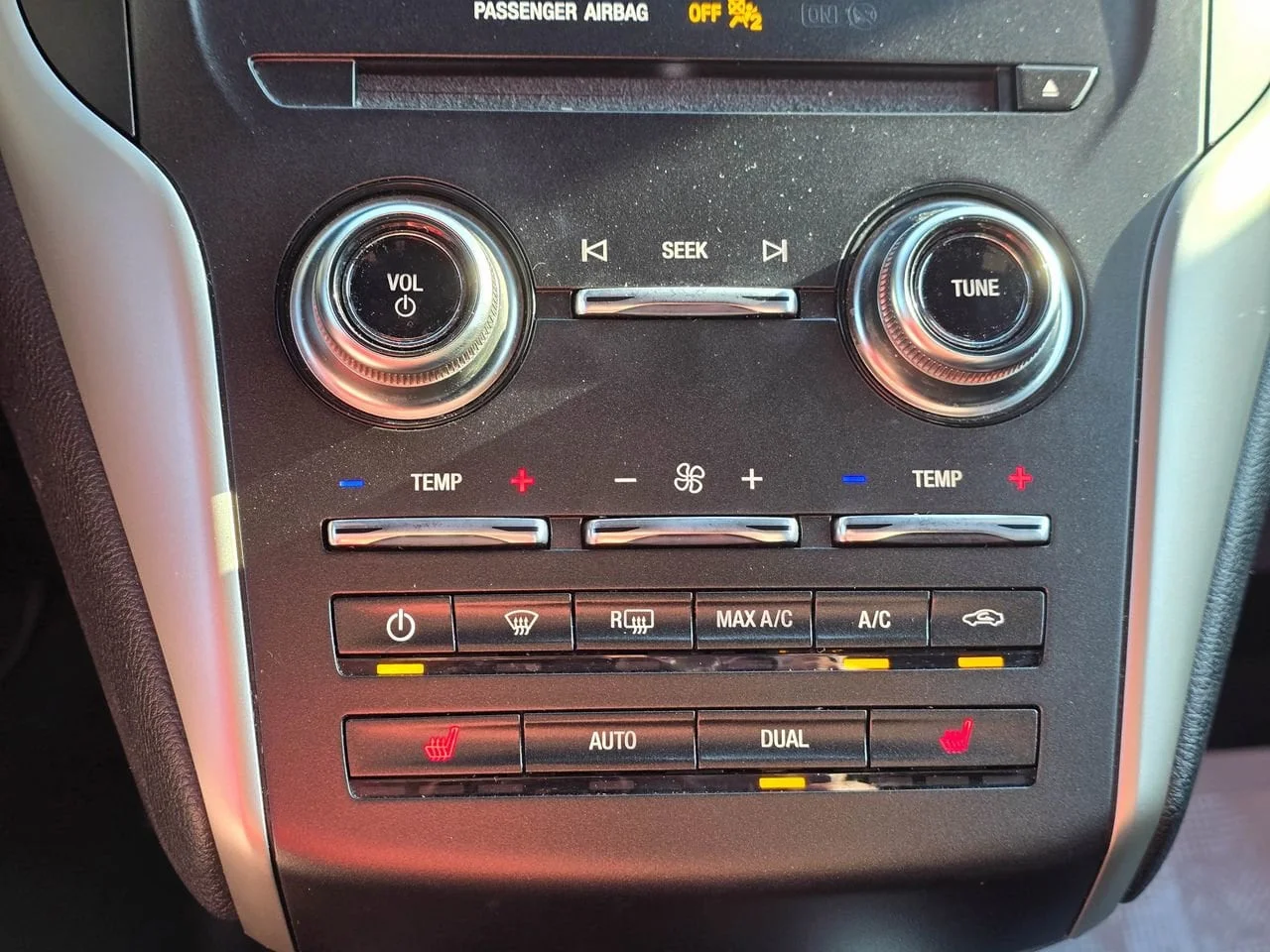 Used 2019 White Lincoln Standard image 16