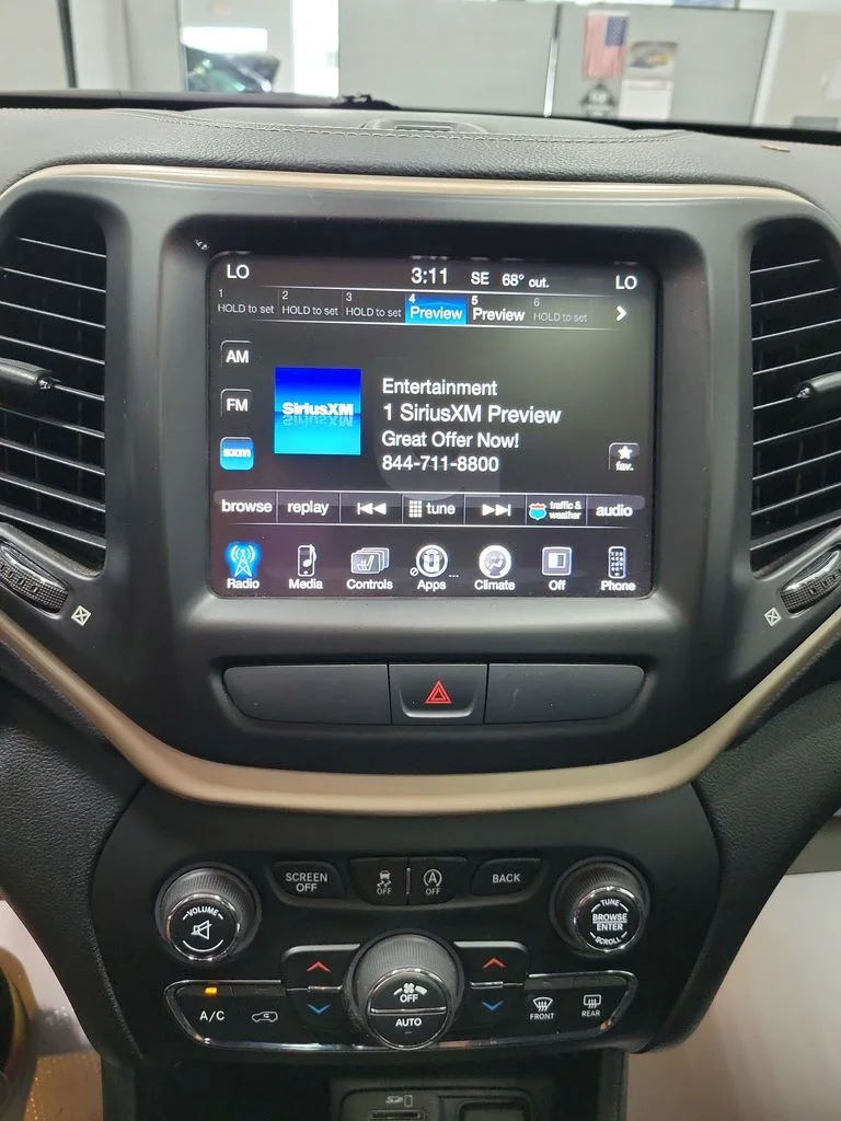 Used 2015 Red Jeep Latitude image 35