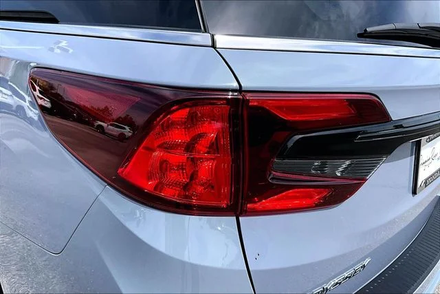 New 2026 Sonic Gray Pearl Honda Touring image 14