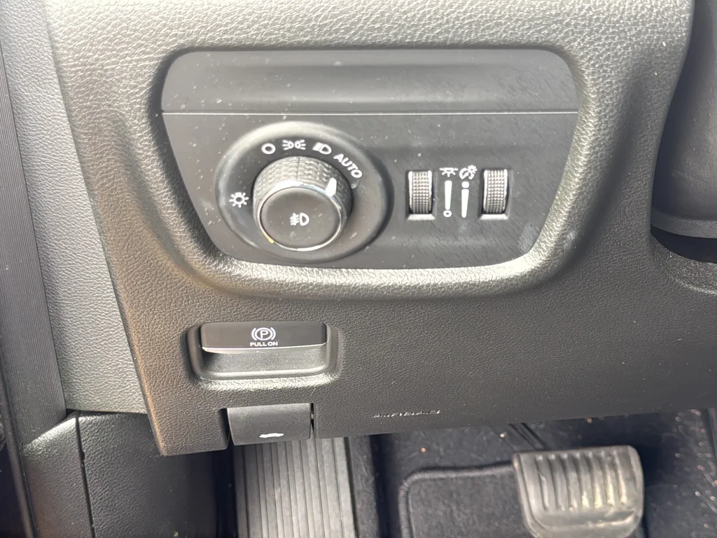 Used 2023 Black Jeep Limited image 28