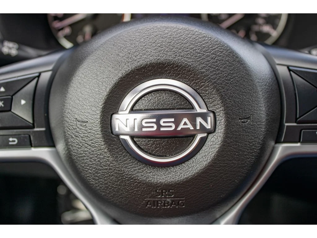 Used 2025 Garnet Pearl Metallic Nissan SV image 38