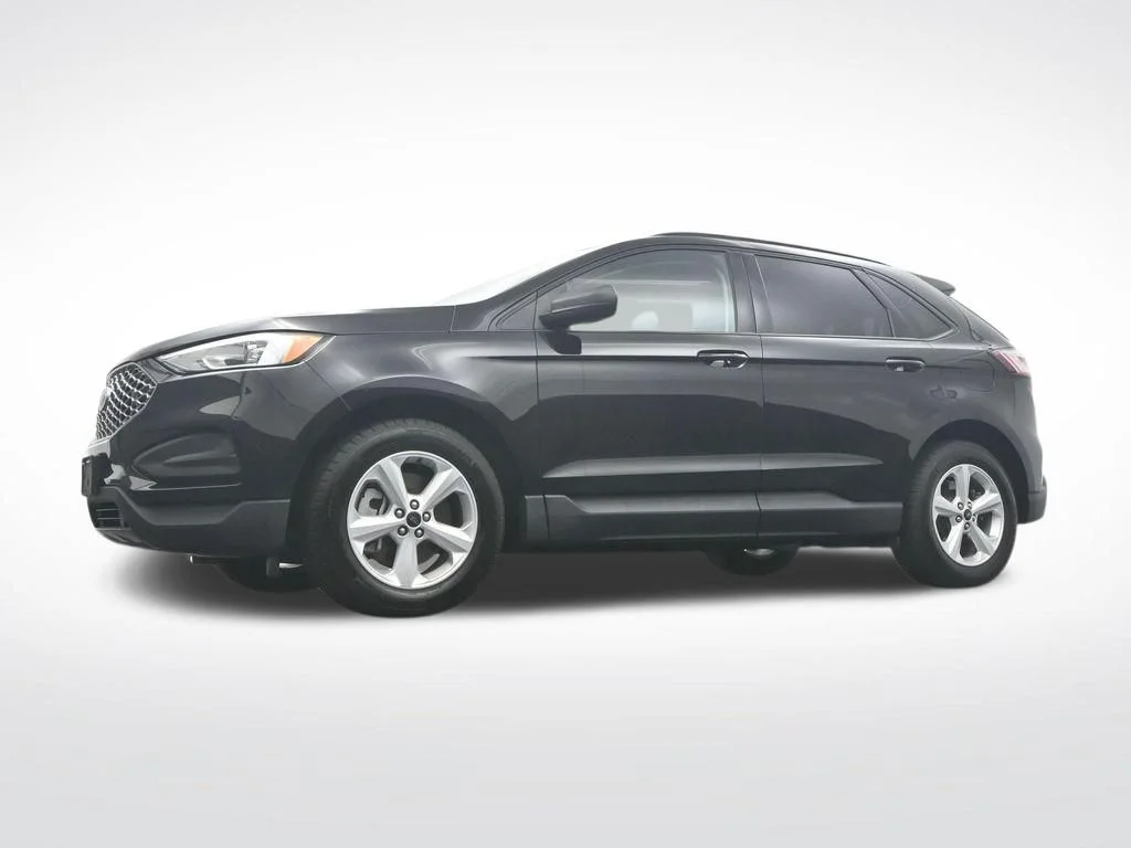 Used 2023 Black Metallic Ford SE image 38