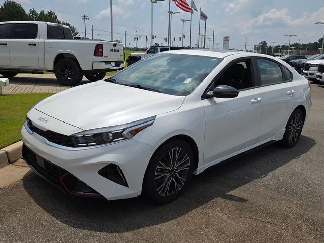 Used 2024 White Kia GT-Line image 3