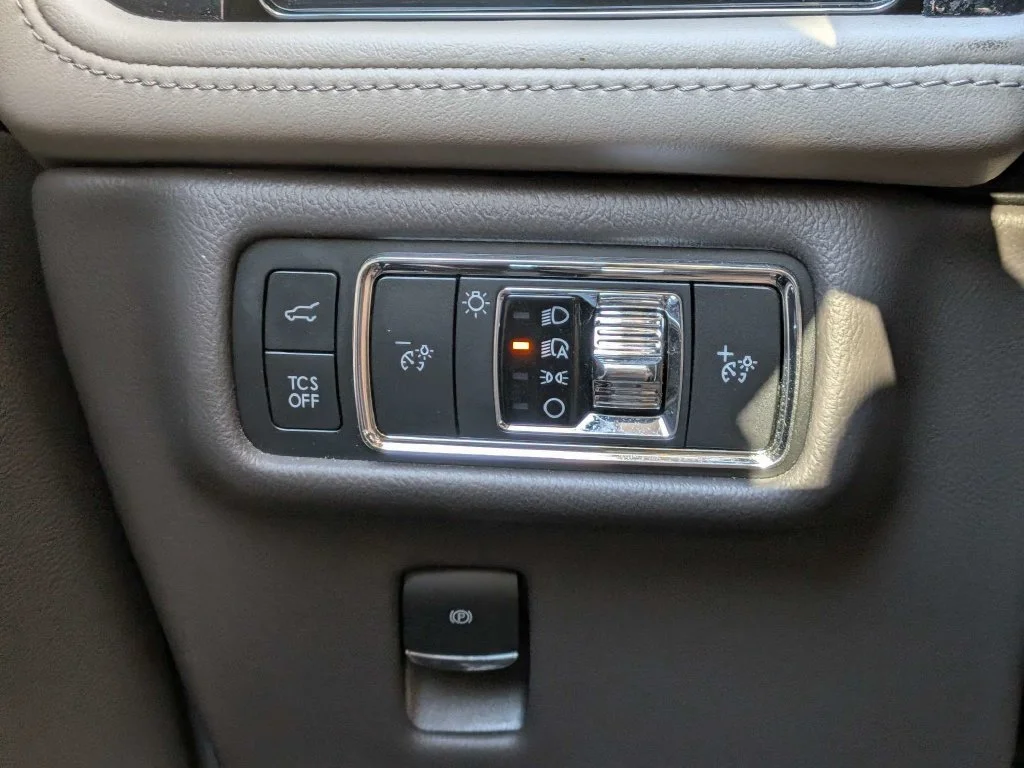 Used 2022 Pearl Metallic Lincoln Reserve image 19