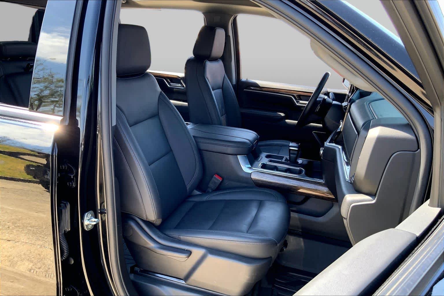 Used 2025 Onyx Black GMC Elevation image 9