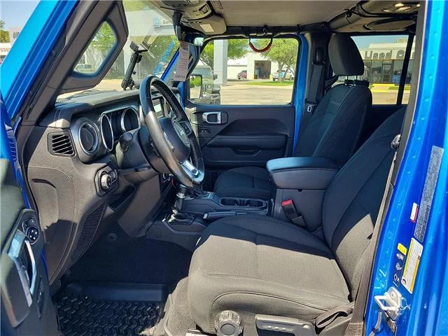 Used 2021 Blue Jeep Overland 4x4 Crew Cab 5 ft. box image 12