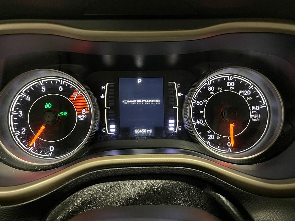 Used 2017 Bright White Clearcoat Jeep Latitude image 27