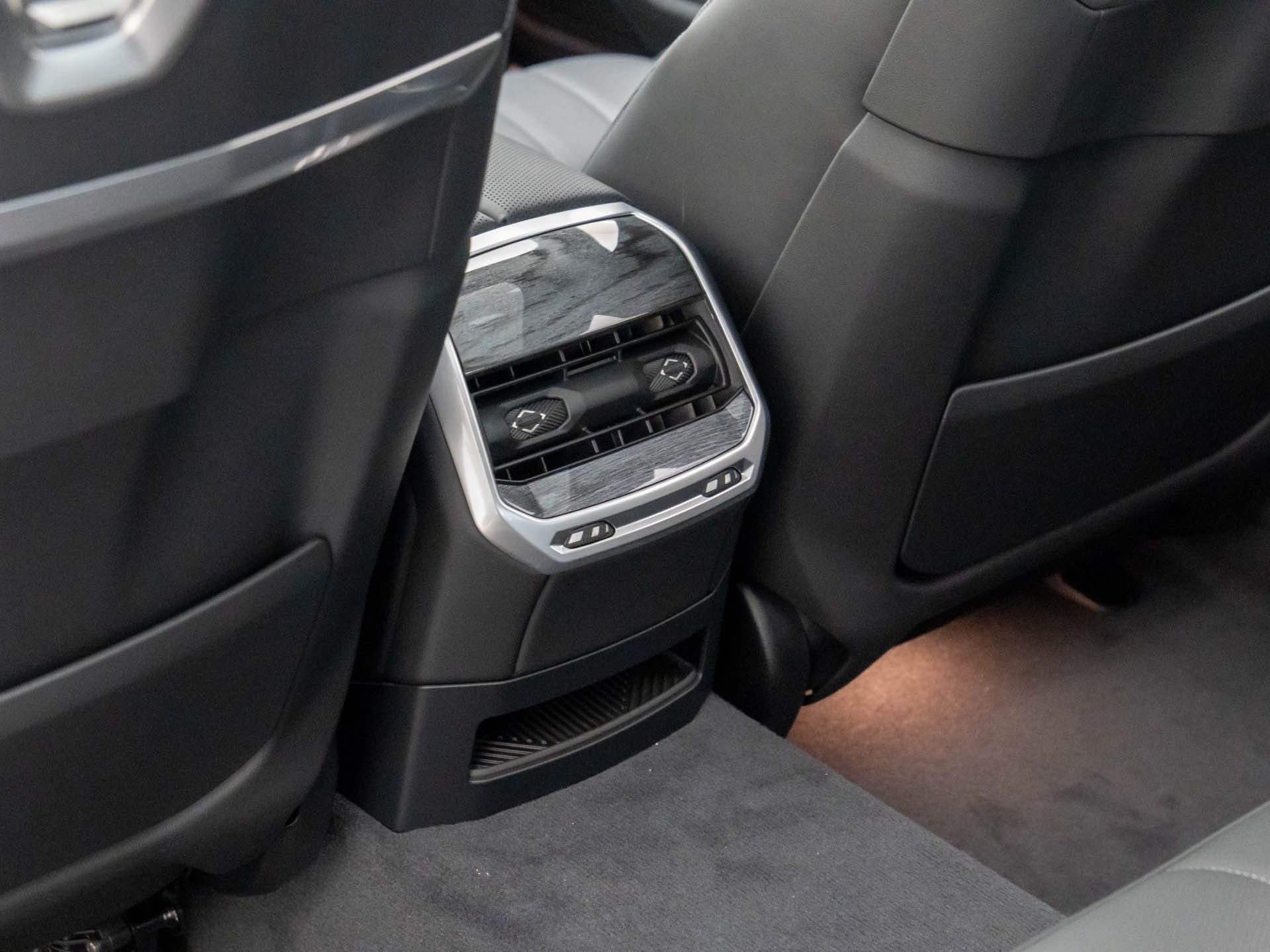 2025 BMW 7 Series 750e - Photo 19