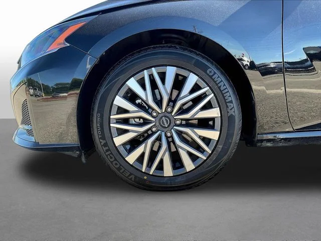Used 2025 Black Nissan 2.5 SV image 32
