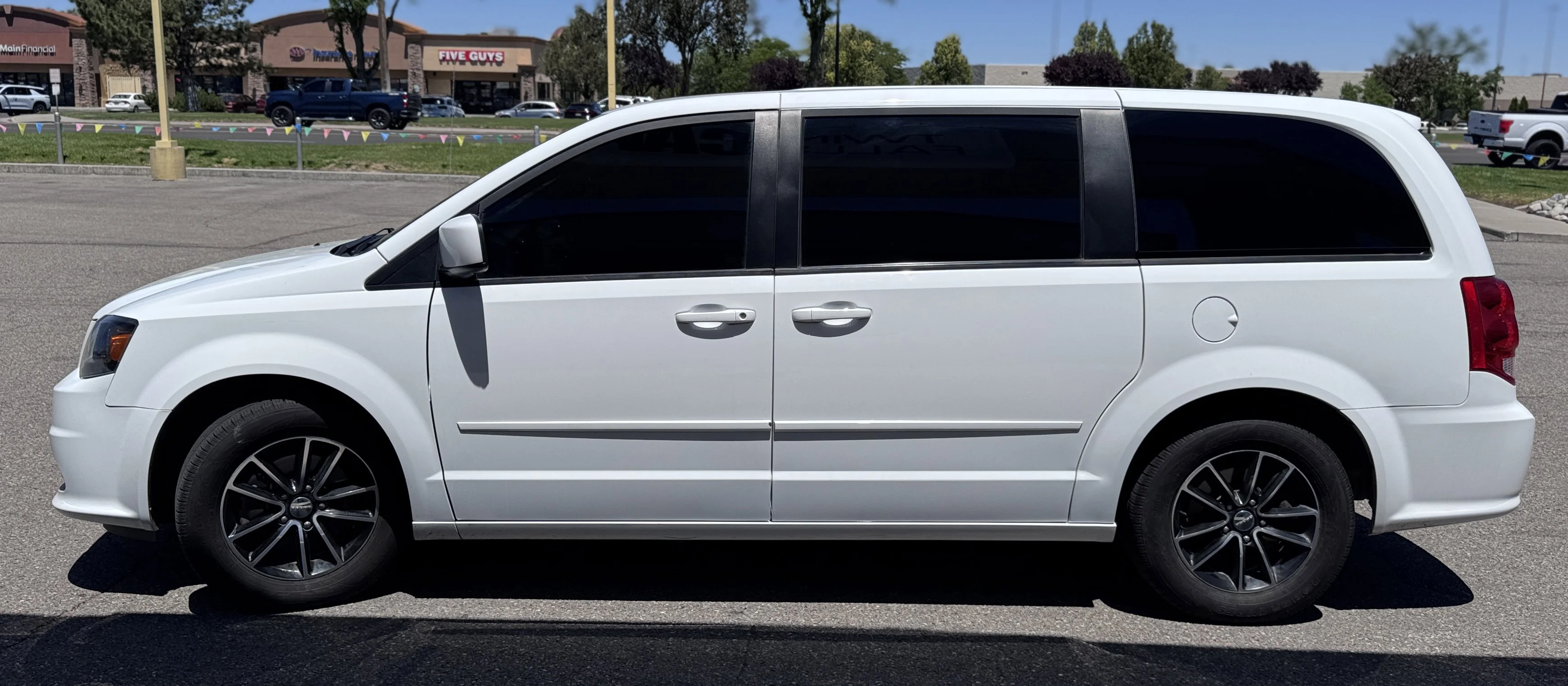 Used 2016 Bright White Clearcoat Dodge SXT Plus image 5