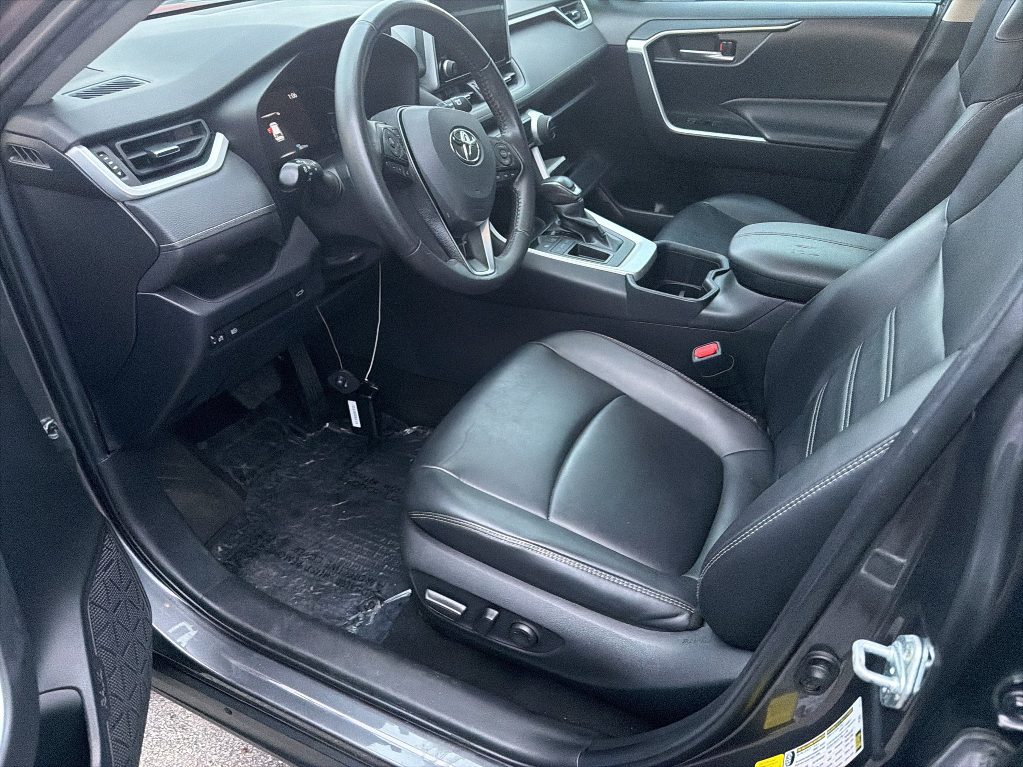 Used 2023 Magnetic Gray Metallic Toyota XLE Premium image 3