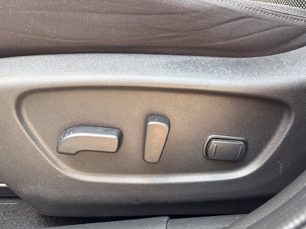 Used 2020 Red Nissan SV image 15