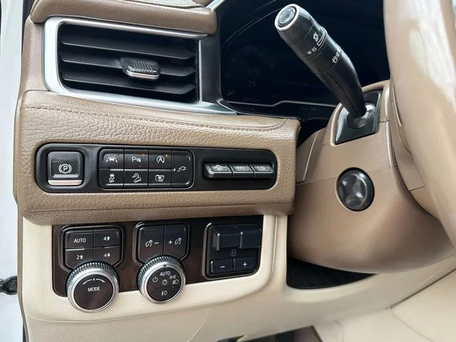 Used 2022 White GMC Denali image 34