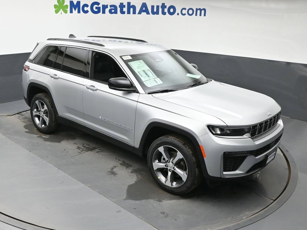 New 2026 Silver Zynith Exterior Paint Jeep Limited image 3