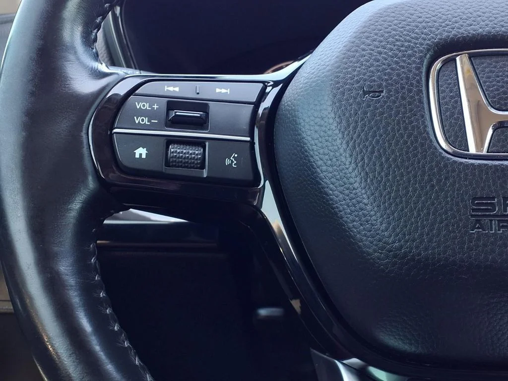 Used 2023  Honda EX-L image 1