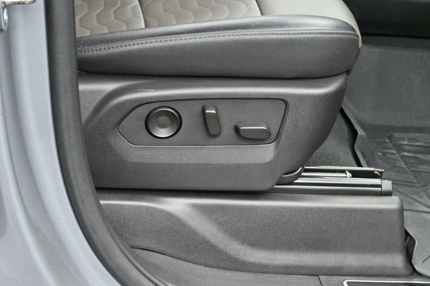 Used 2024 Sterling Gray Metallic Chevrolet ZR2 image 31