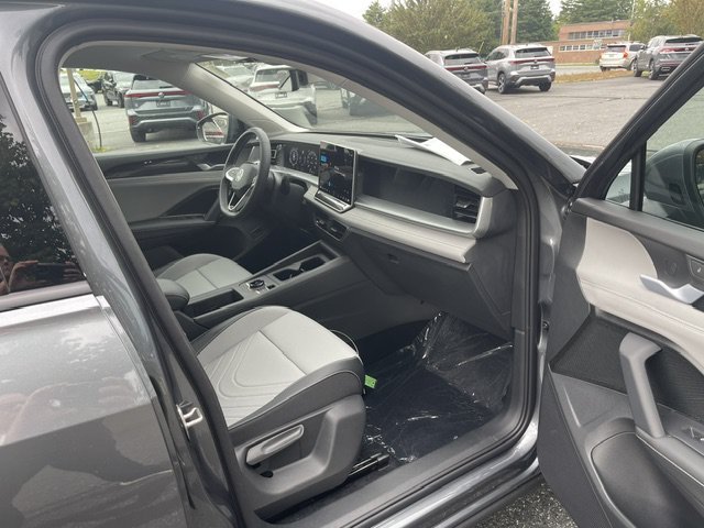 New 2026 Platinum Gray Metallic Volkswagen 2.0T SE image 6