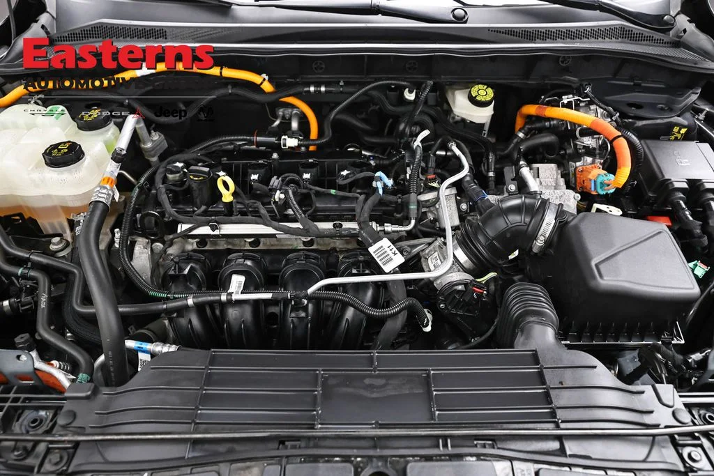 Used 2022 Black Ford SE image 8