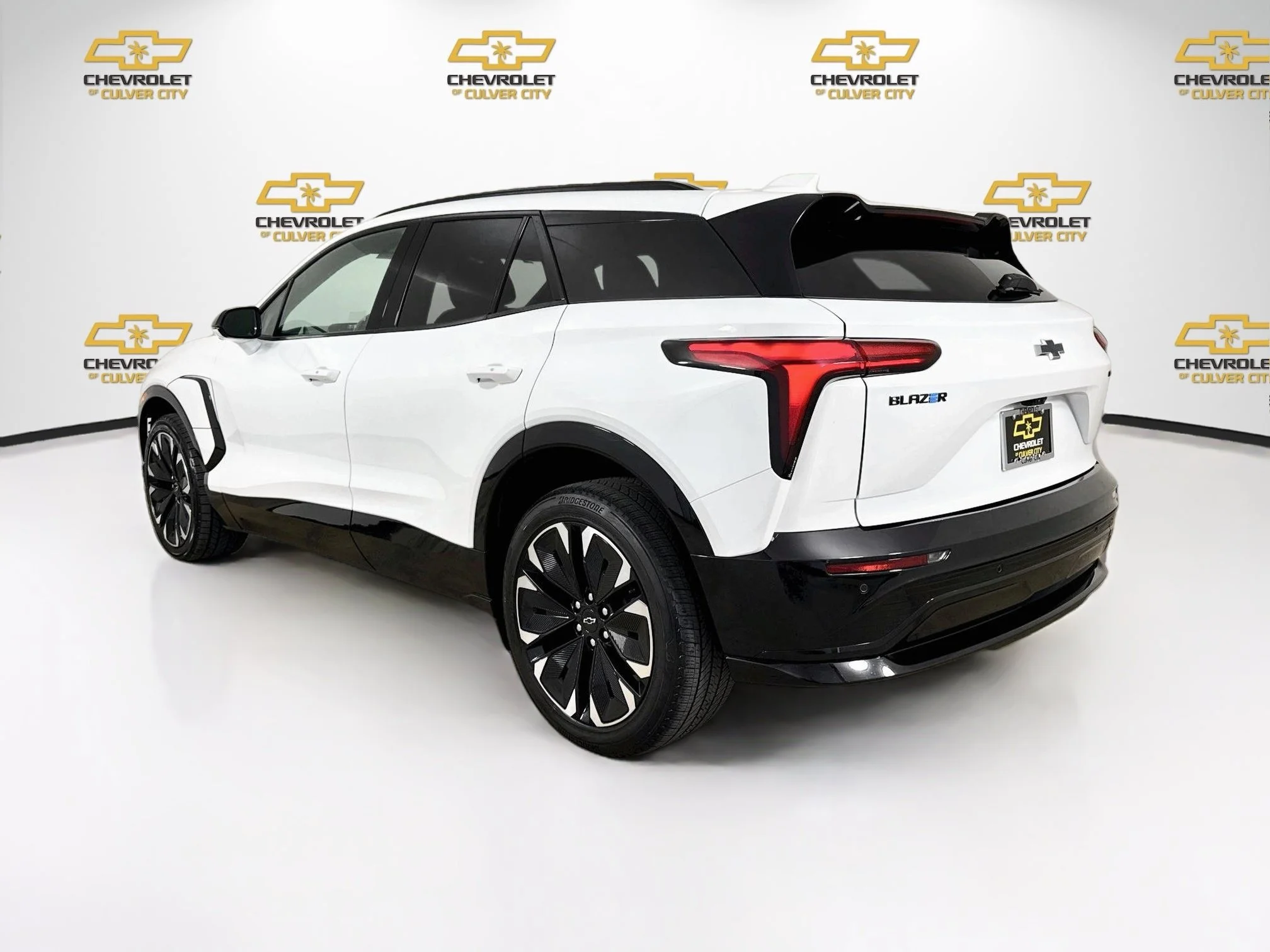 Used 2024 Summit White Chevrolet RS image 6