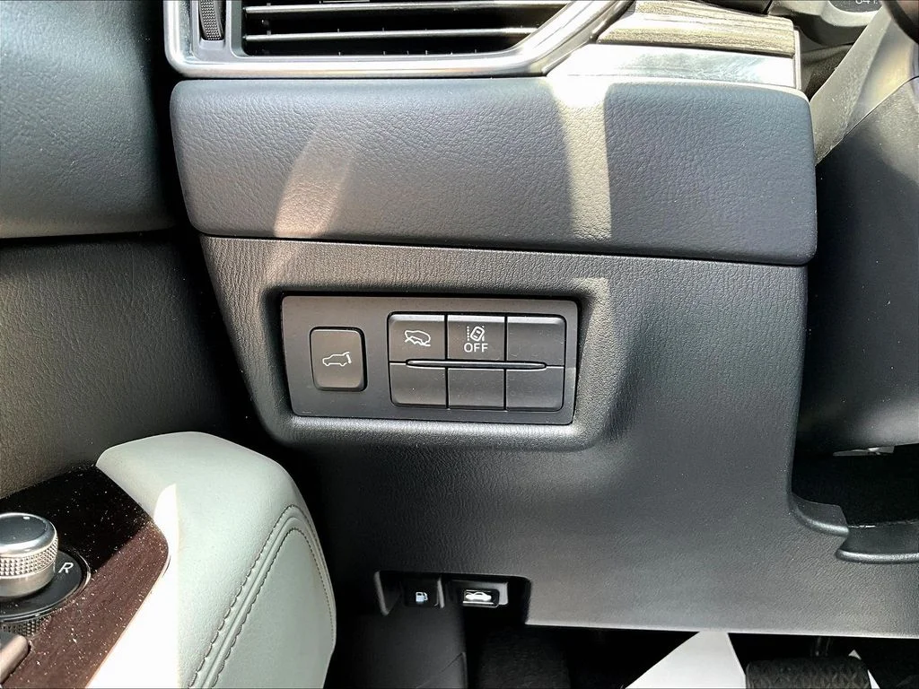 Used 2021 Machine Gray Mazda Grand Touring image 16