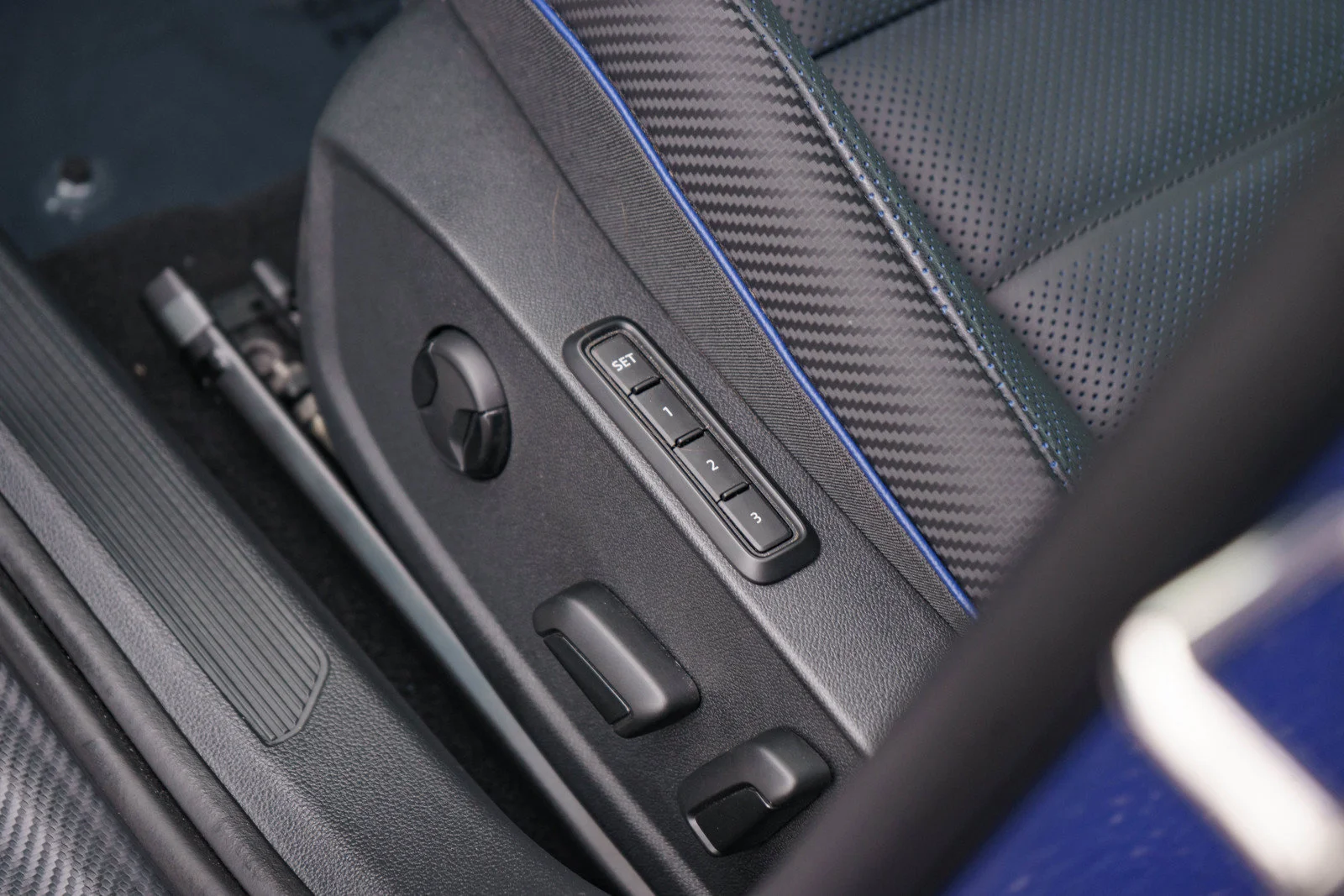 Used 2025 Lapiz Blue Metallic Volkswagen 2.0T image 19