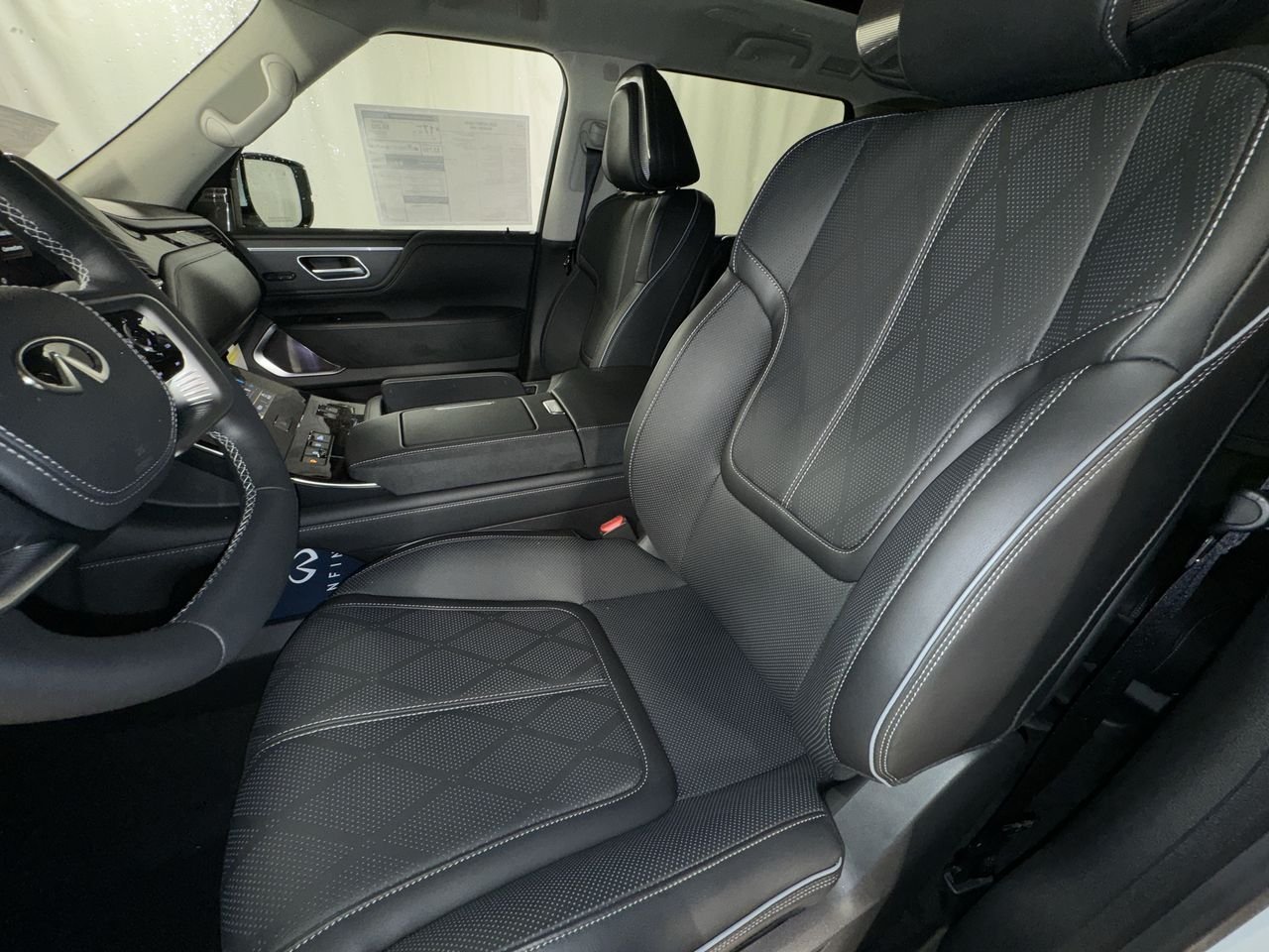 2025 INFINITI QX80 Sensory 4WD - Photo 16