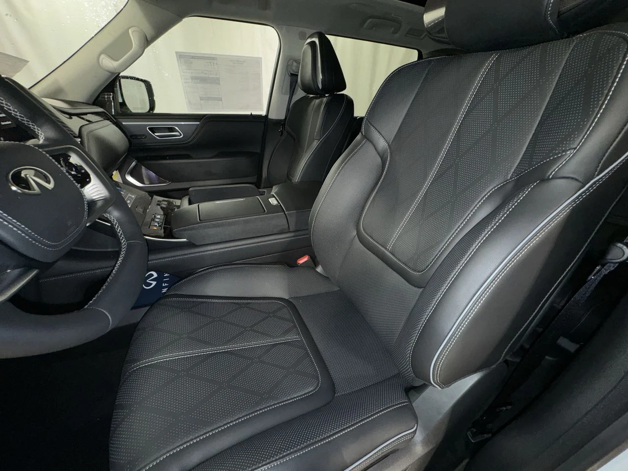 2025 INFINITI QX80 Sensory 4WD - Photo 16