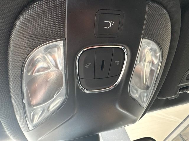 Used 2023 Silver Jeep Latitude image 17