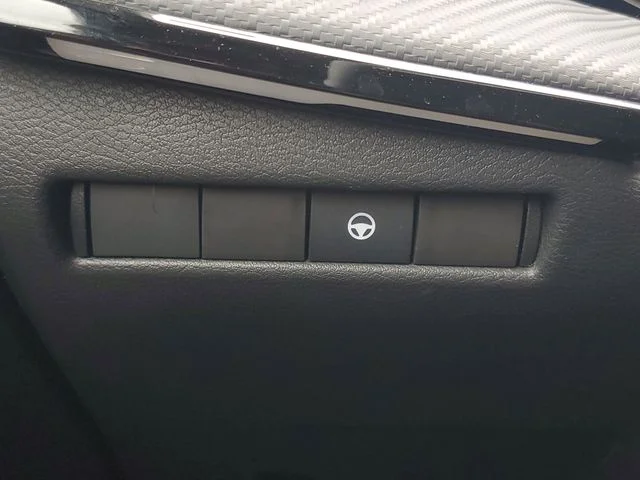 Certified Used 2025 White Nissan SR image 18